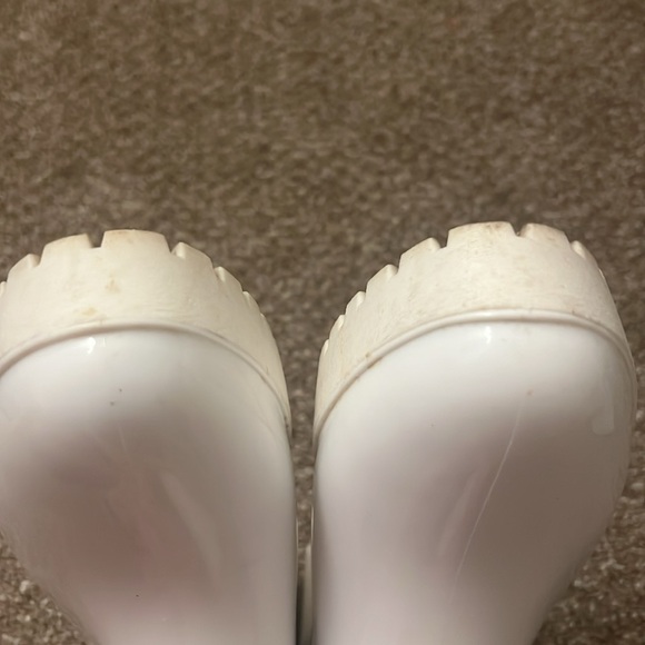 🍄 White Chelsea Boots - Picture 9 of 10